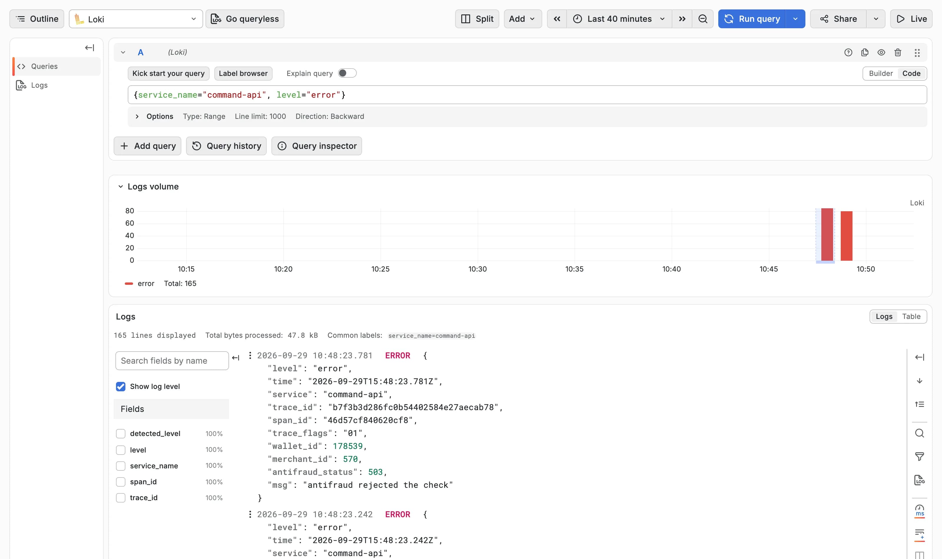 Captura de Grafana Explore con los logs de error de command-api y el trace_id en cada línea